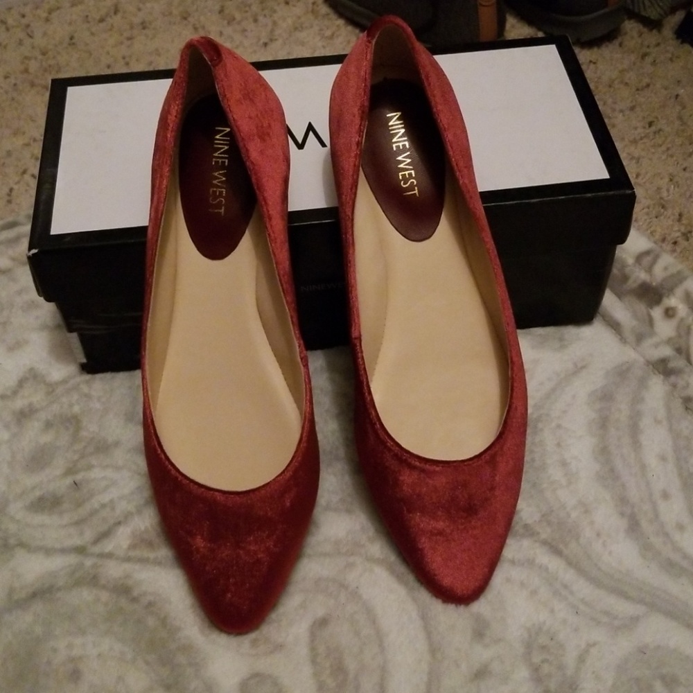 Nine West pointed flats